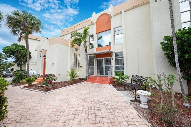 Foto del edificio - 801 Three Islands Boulevard