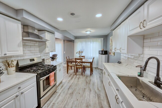 Foto del edificio - 3724 Merrimac Ln E