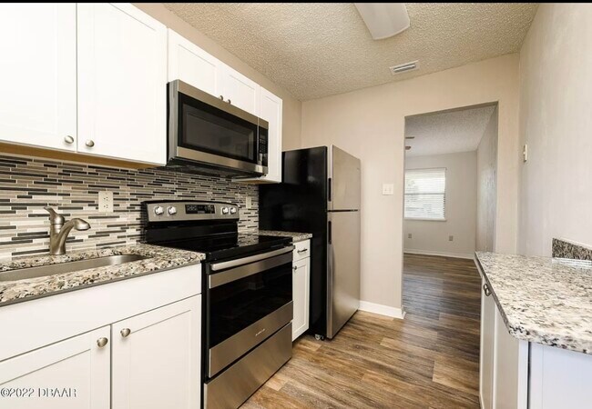 Building Photo - 151 Cardinal Dr