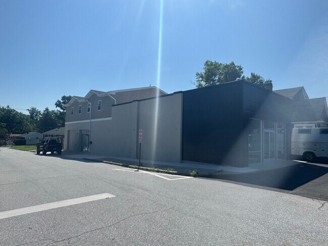 Foto del edificio - 947 N Providence Rd