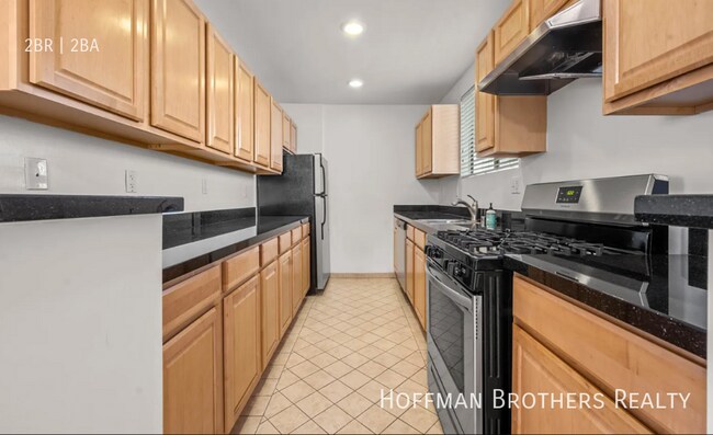 Building Photo - 1033 3rd St