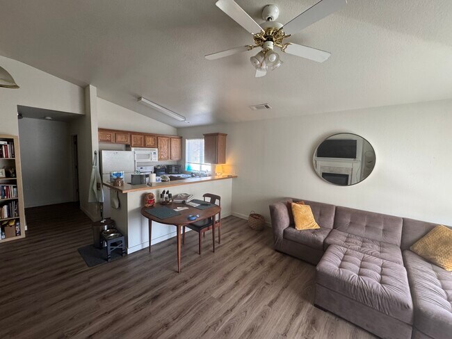 Foto del edificio - 2062 NE Chanel Ct