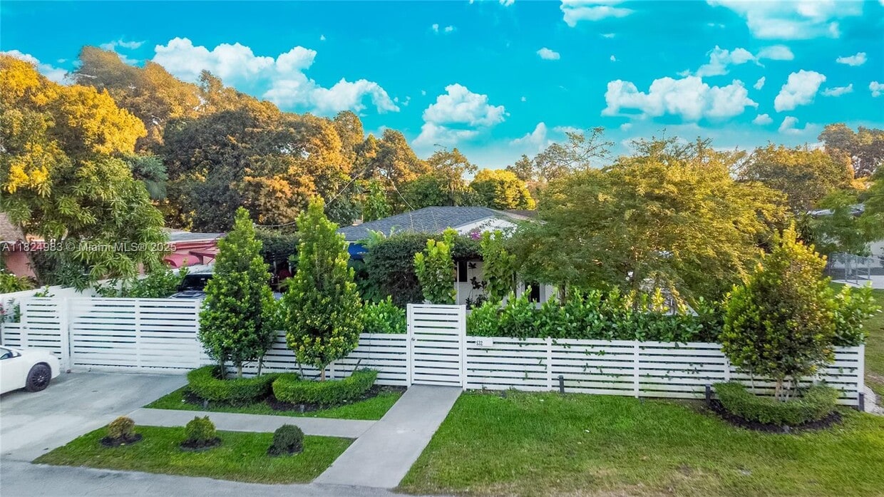 Primary Photo - 532 NW 100th St