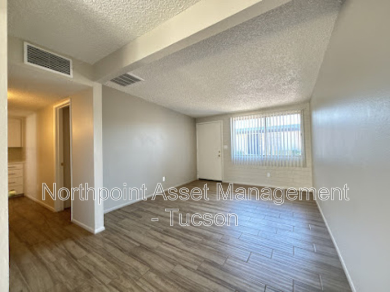 Primary Photo - 1404 N Craycroft Rd