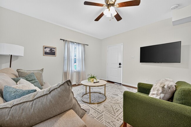 Building Photo - 2212 Rosewood St