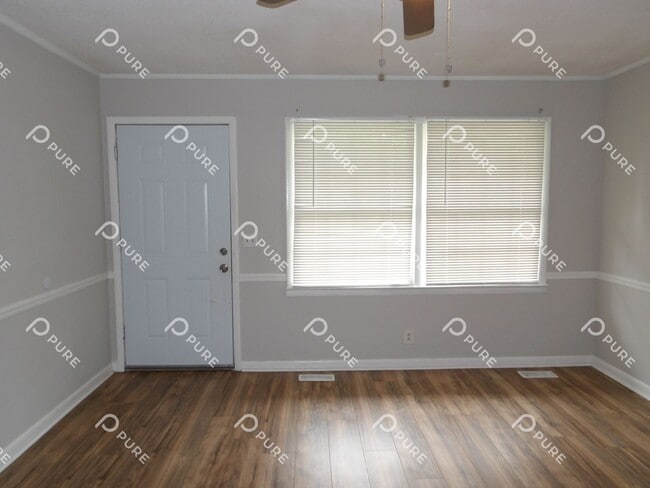 Building Photo - 3021 Deerfield!!