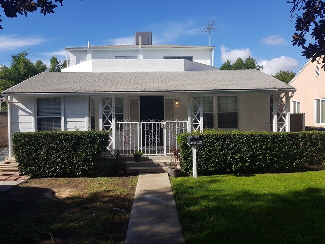 Vista frontal - 4451 Stansbury Ave