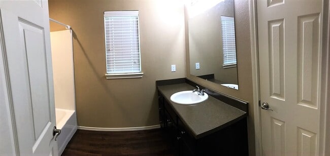 Building Photo - 4220 Castlegate Dr