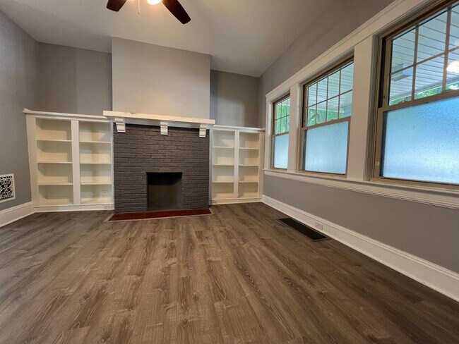 Building Photo - 1441 W 58th St