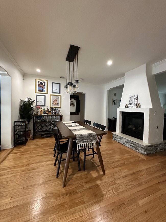 Building Photo - 12424 Sarah St