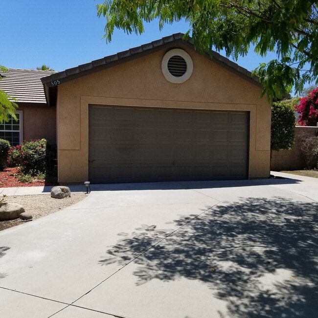 Building Photo - 805 Alpine Ct