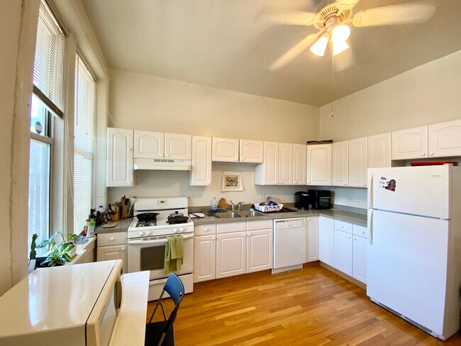 Foto del edificio - 2156 N Halsted St