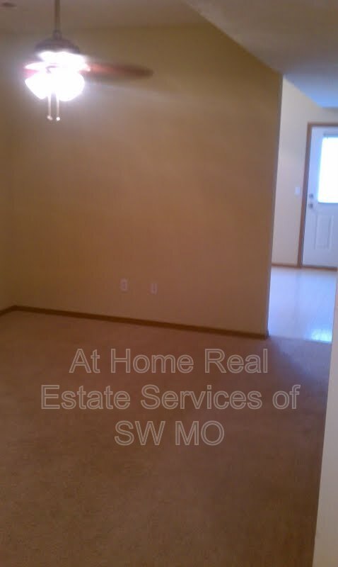 Foto del edificio - 5560 N. Green