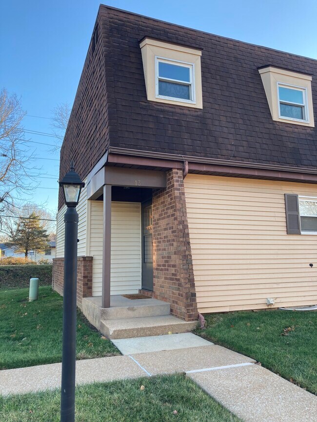 Front door - 13 Dorset Ct