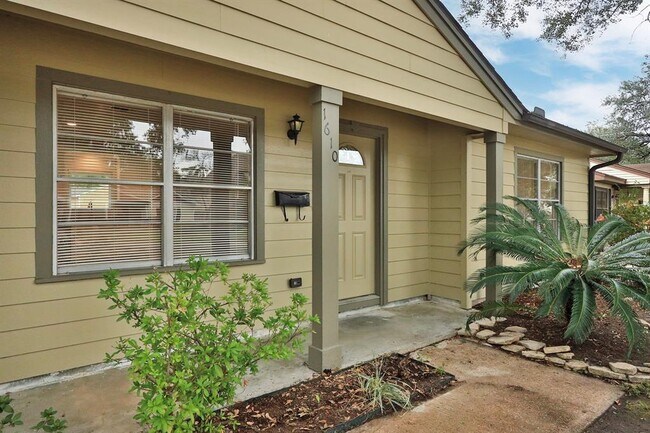 Building Photo - 1610 Cheshire Ln