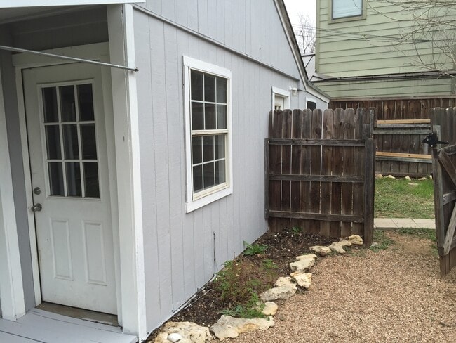 Building Photo - 1036 E 43rd St