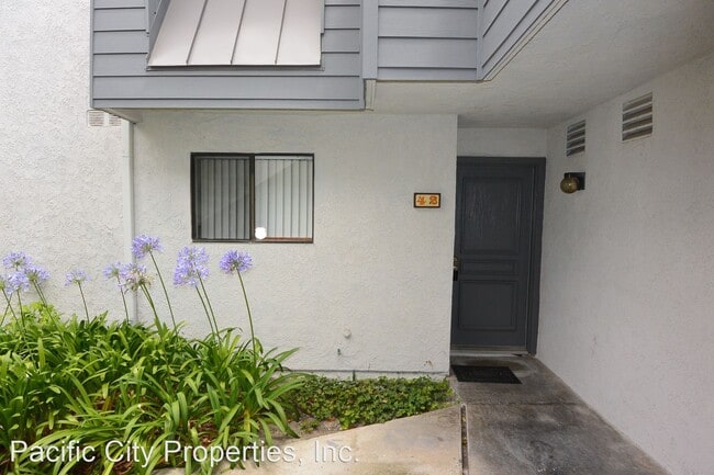 Building Photo - 530 S Ranch View Cir
