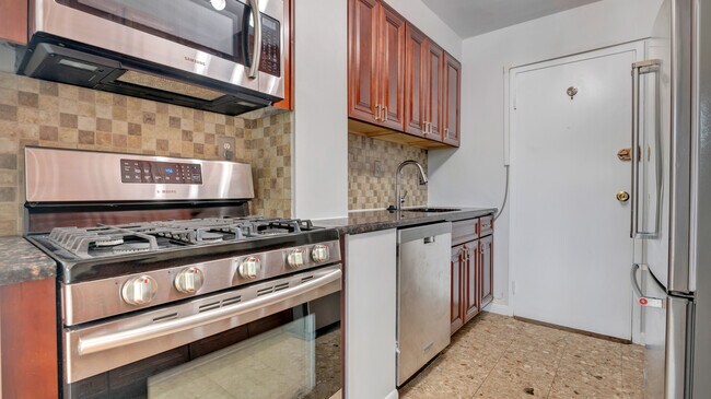 Foto del edificio - 6621 Wakefield Dr