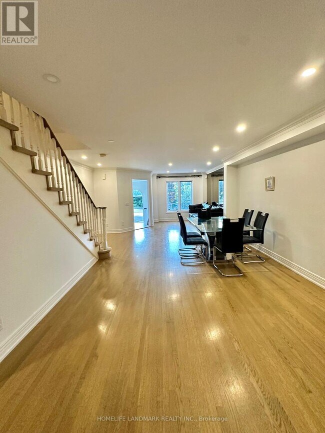 Photo du bâtiment - 3180-3180 Bayview Ave