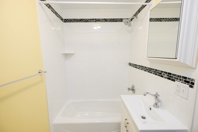 Estudio B - Glendale Flats and 2396 Myrtle House