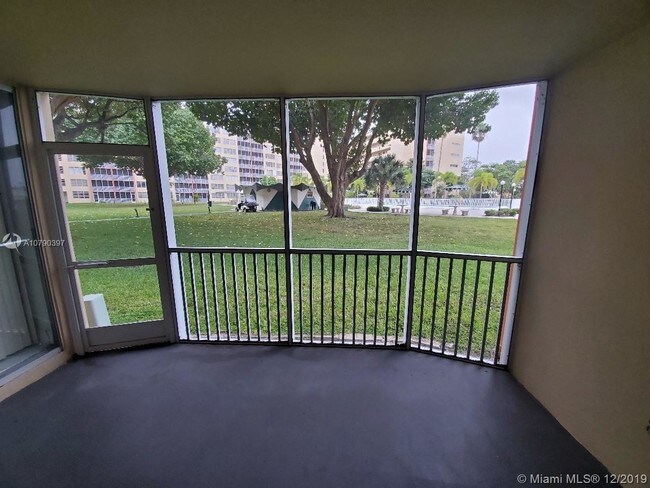 Foto del edificio - 1750 NE 191st St
