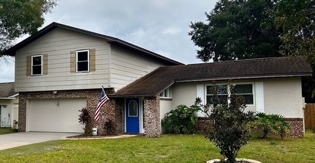 Beautiful Two-story home with Pool 3/2/2 car garage - Beautiful Two-story home with Pool 3/2/2 car garage