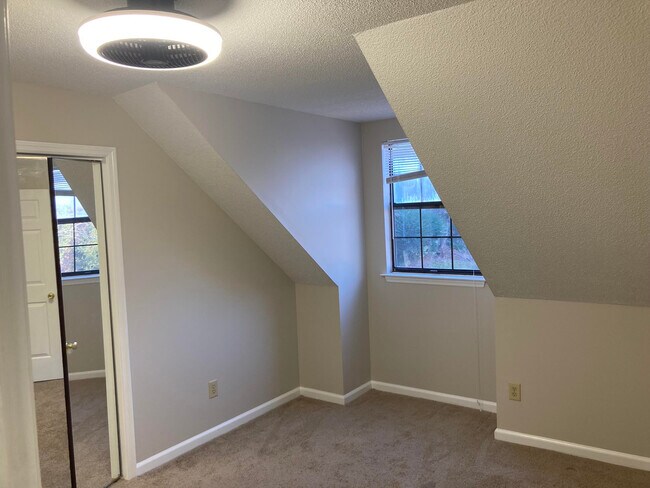 Foto del edificio - 313 Deerpoint Dr