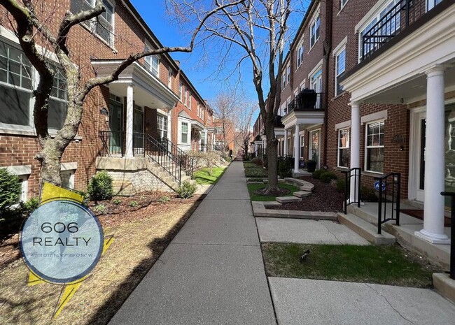 Foto del edificio - Beautiful, Single Family Townhome, Great L...