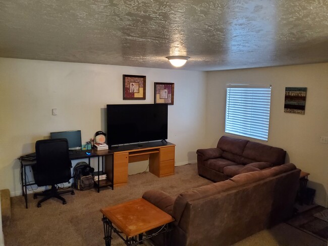 Building Photo - Rigby Unit 6