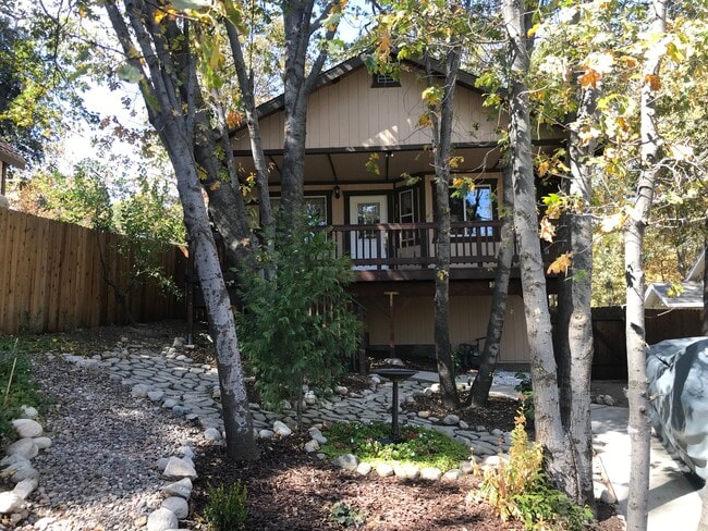Building Photo - 309 Forest Cir