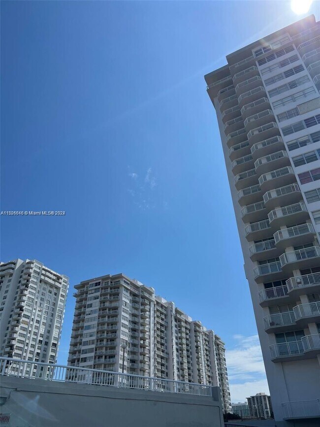 Building Photo - 18061 Biscayne Blvd