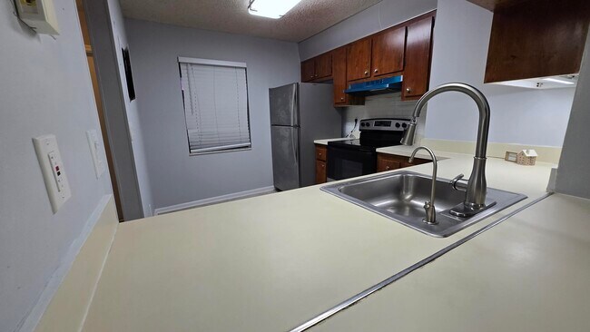 Building Photo - 11188 Royal Palm Blvd
