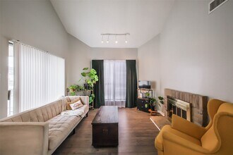 Building Photo - 10122 Waterstone Dr