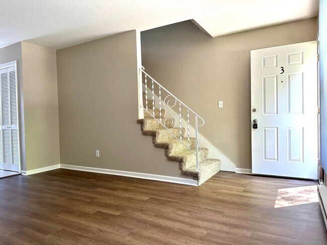 Building Photo - 150 Flintridge Dr