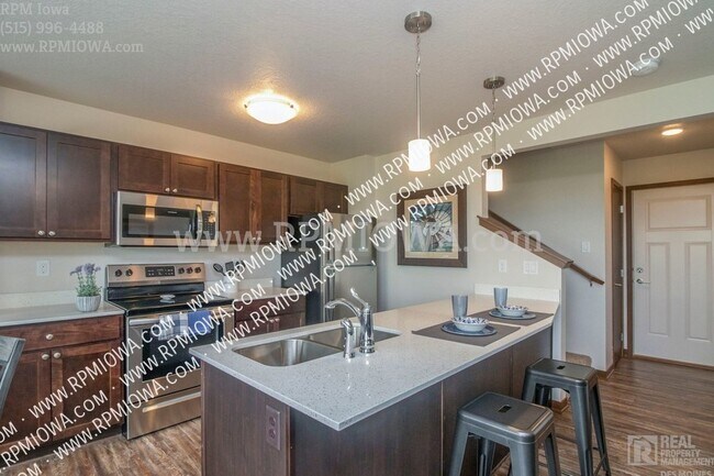 Foto del edificio - LIMITED AVAILABILITY!! 3 Bedroom, 2.5 Bath...