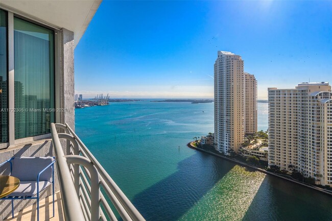 Foto del edificio - 325 S Biscayne Blvd