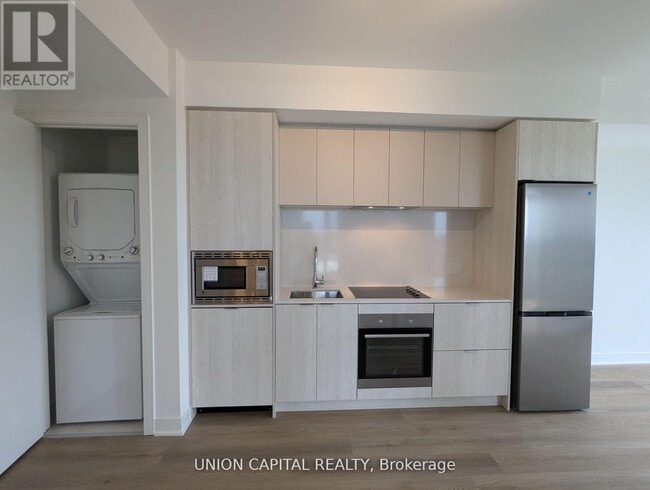 Building Photo - 86 Dundas St E