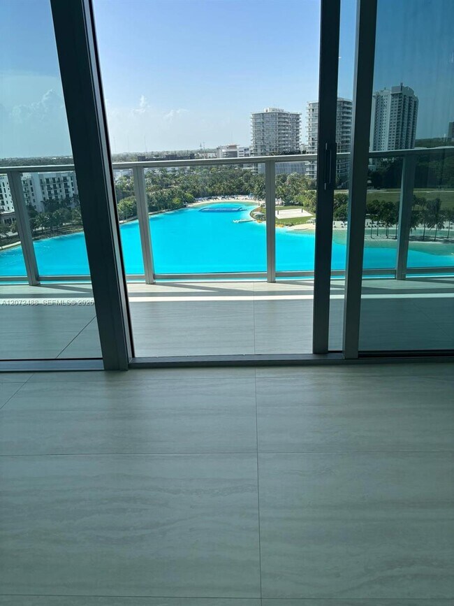 Foto del edificio - 2411 Laguna Cir