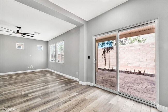 Foto del edificio - 9754 Thistle Dew Ave