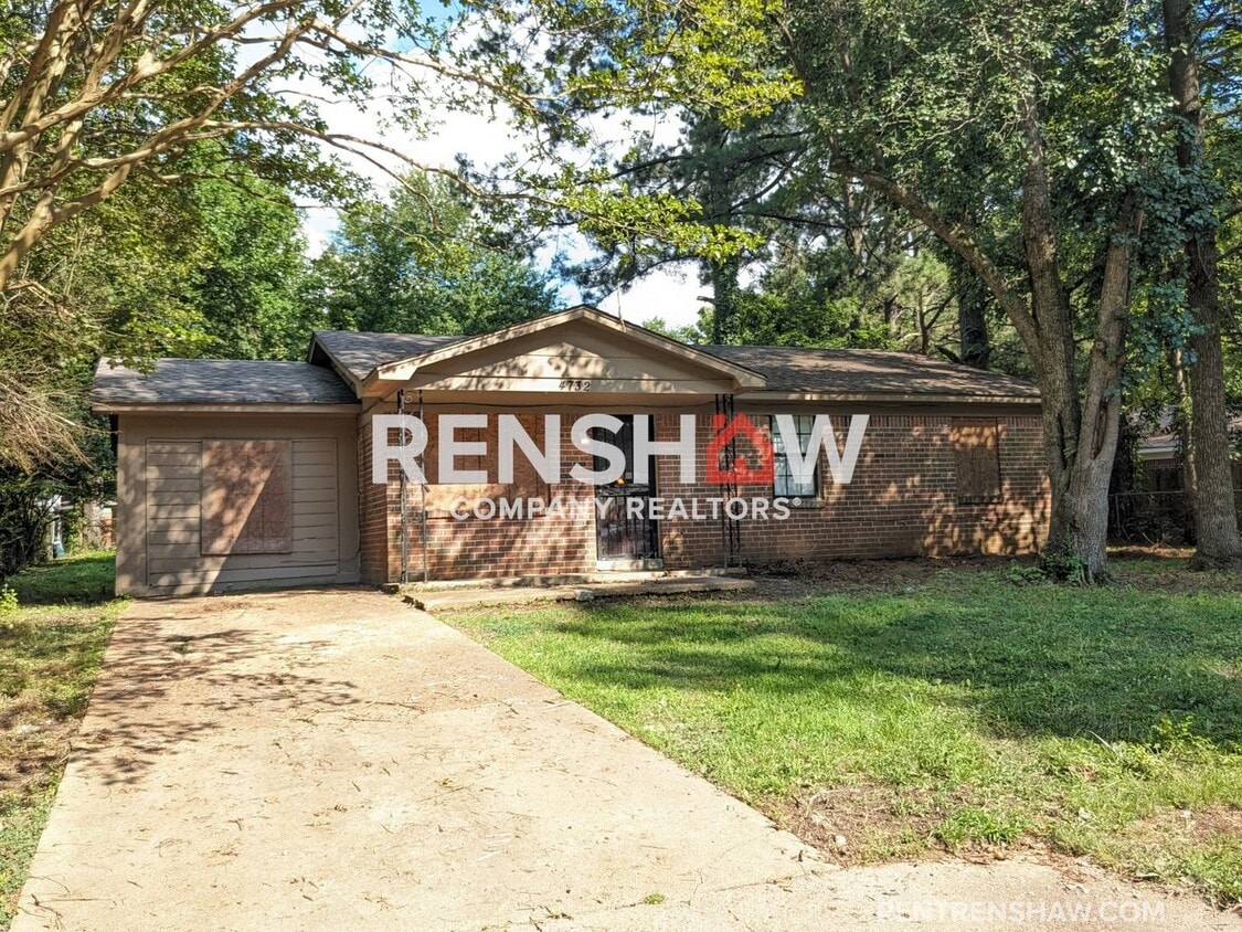Foto principal - Accepting Section 8 - 4 Bed / 1 Bath - Upg...
