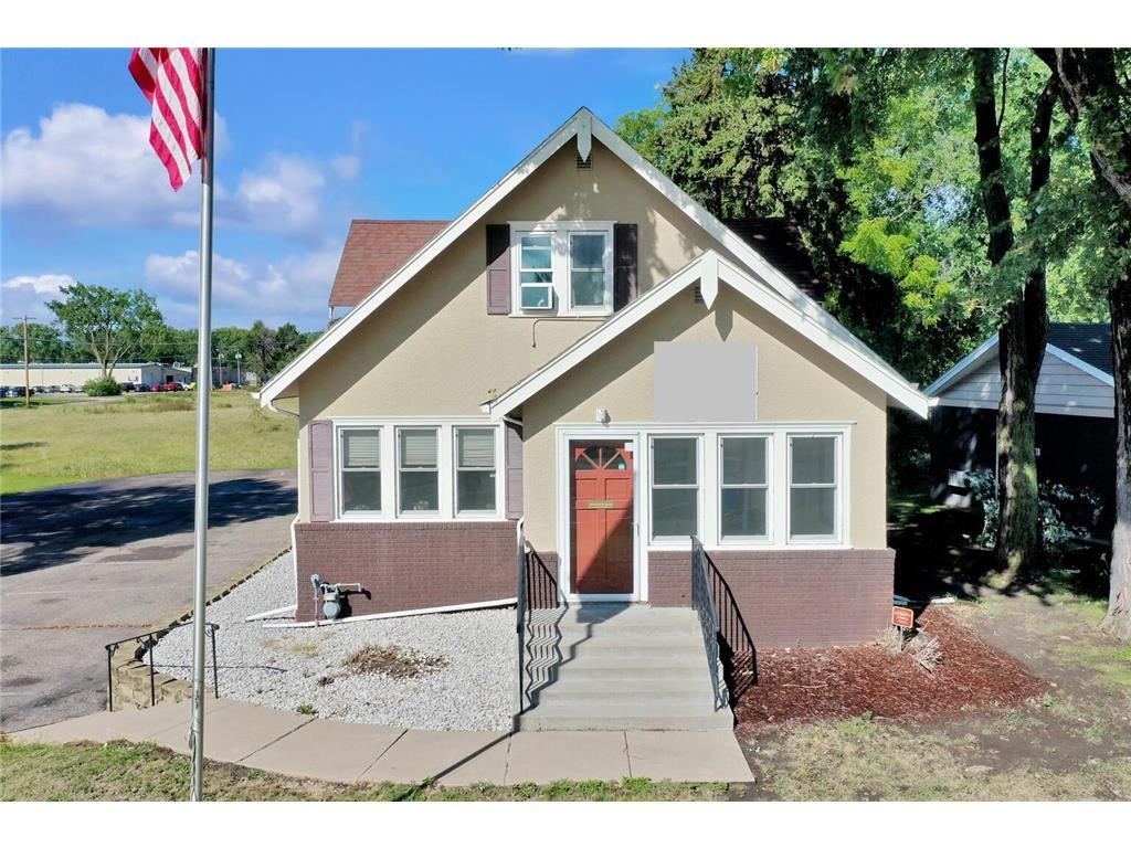 2411 Maplewood Dr, Maplewood, MN 55109 House for Rent in Maplewood, MN