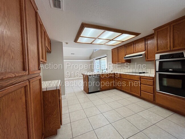 Foto del edificio - Gated Johnson Ranch: 3 Bed, 2.5 Bath - New...