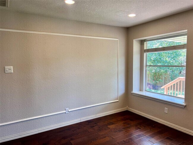 Foto del edificio - 3504 Rock Shelf Ln