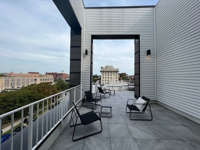 Interior Photo - 9 E. Mount Royal