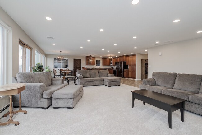 Foto del edificio - 4908 N Galena Rd