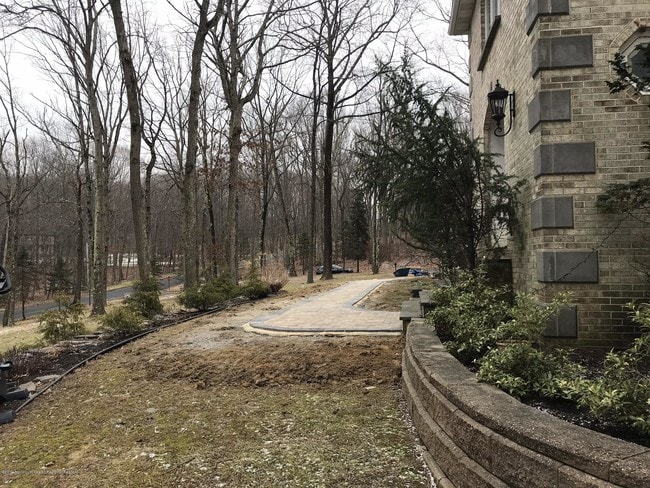 Building Photo - 2 Lakeview Dr