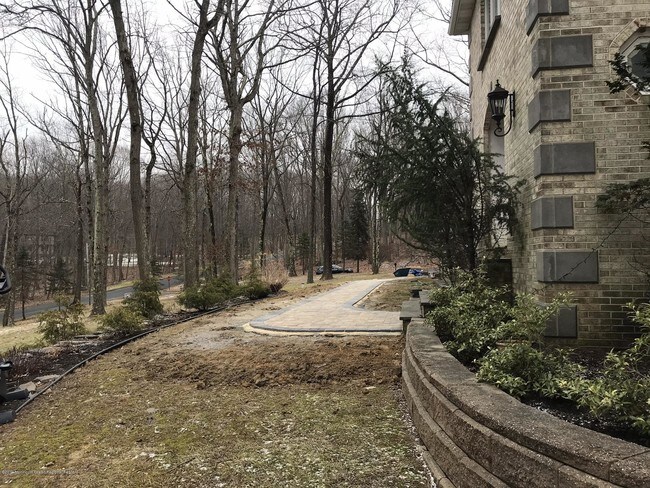 Foto del edificio - 2 Lakeview Dr