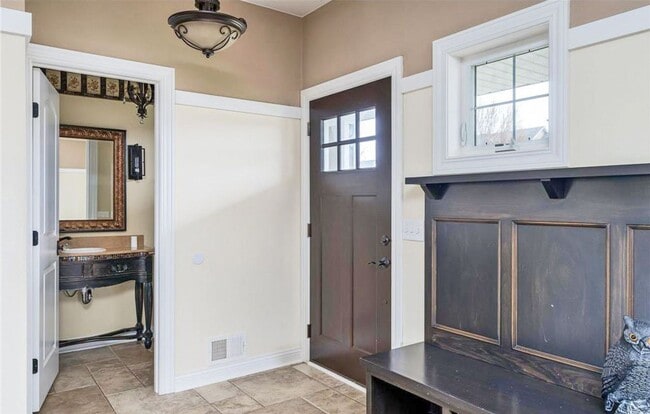 Foto del edificio - Jumbo-Sized 2-Story on Huge Corner Lot, Play Gym, 3-Car Garage, Bonus Room-Office, Pets OK!