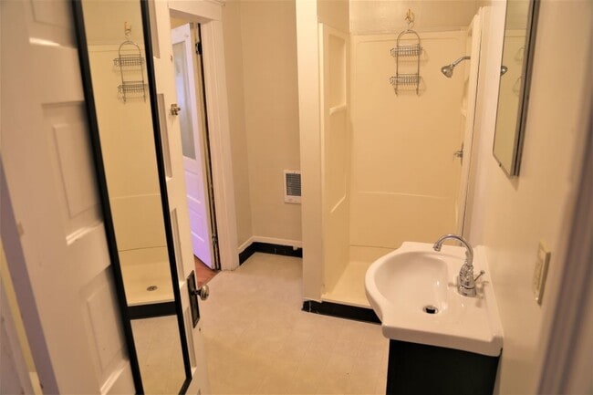 Building Photo - ON MONROE! Remodeled 4 Bed/2 Bath Better than on Campus