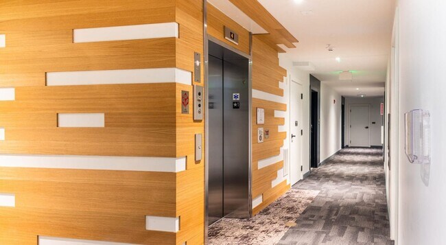 Interior Photo - Dwell 85
